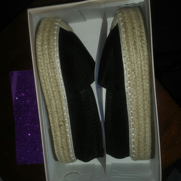 Black loaf with cream - Picture 1 of 3